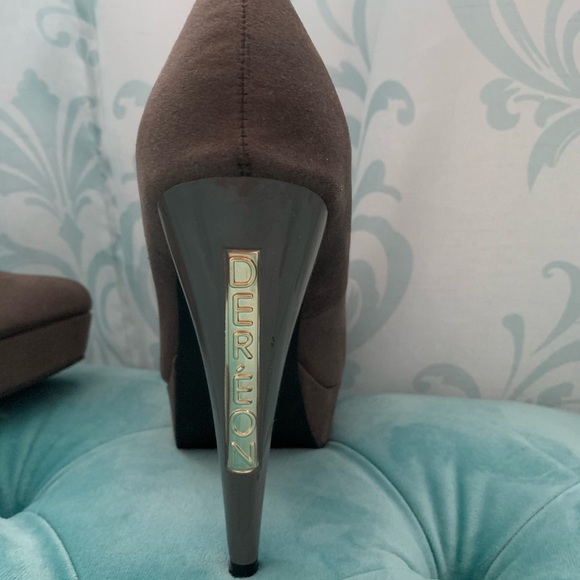 🔥Beyonce’s House of Dereon Heels🔥 - Picture 3 of 7